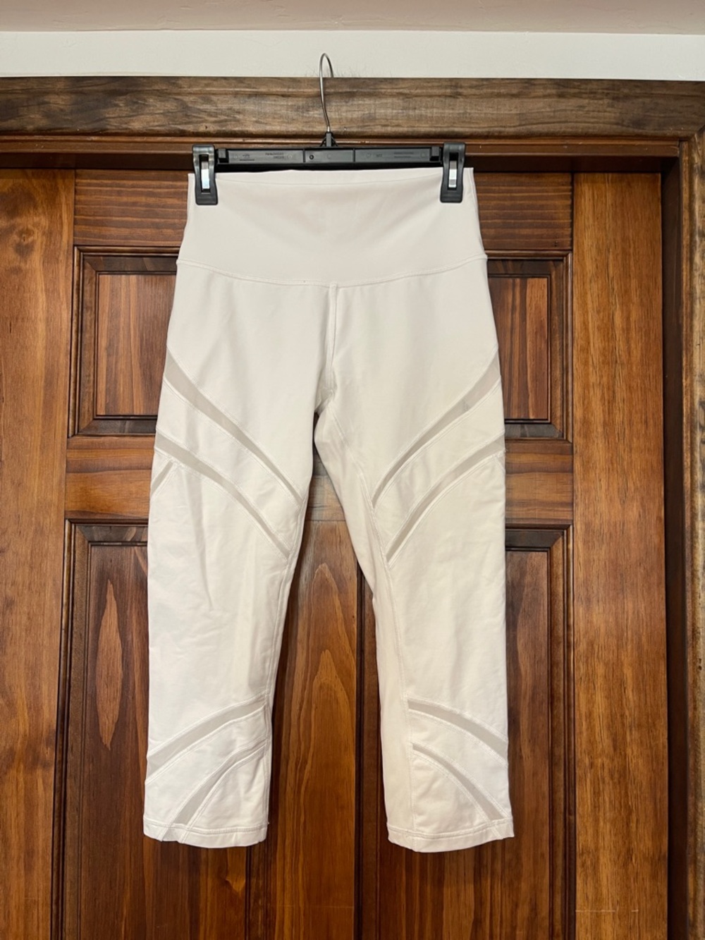 Lululemon Wunder under High-Waisted white Workout Capris size 6